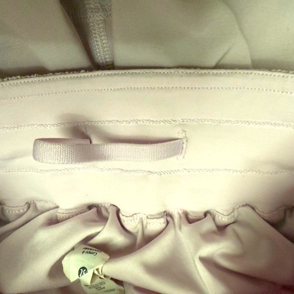 Lululemon women’s shorts size 0 WITH BAG - Picture 10 of 11